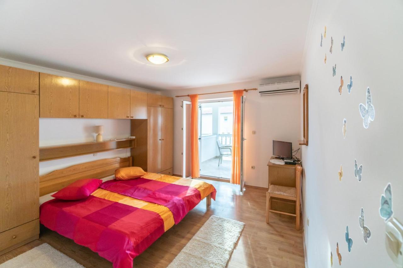 Apartments And Rooms By The Sea Palit, Rab - 5010 Exterior photo