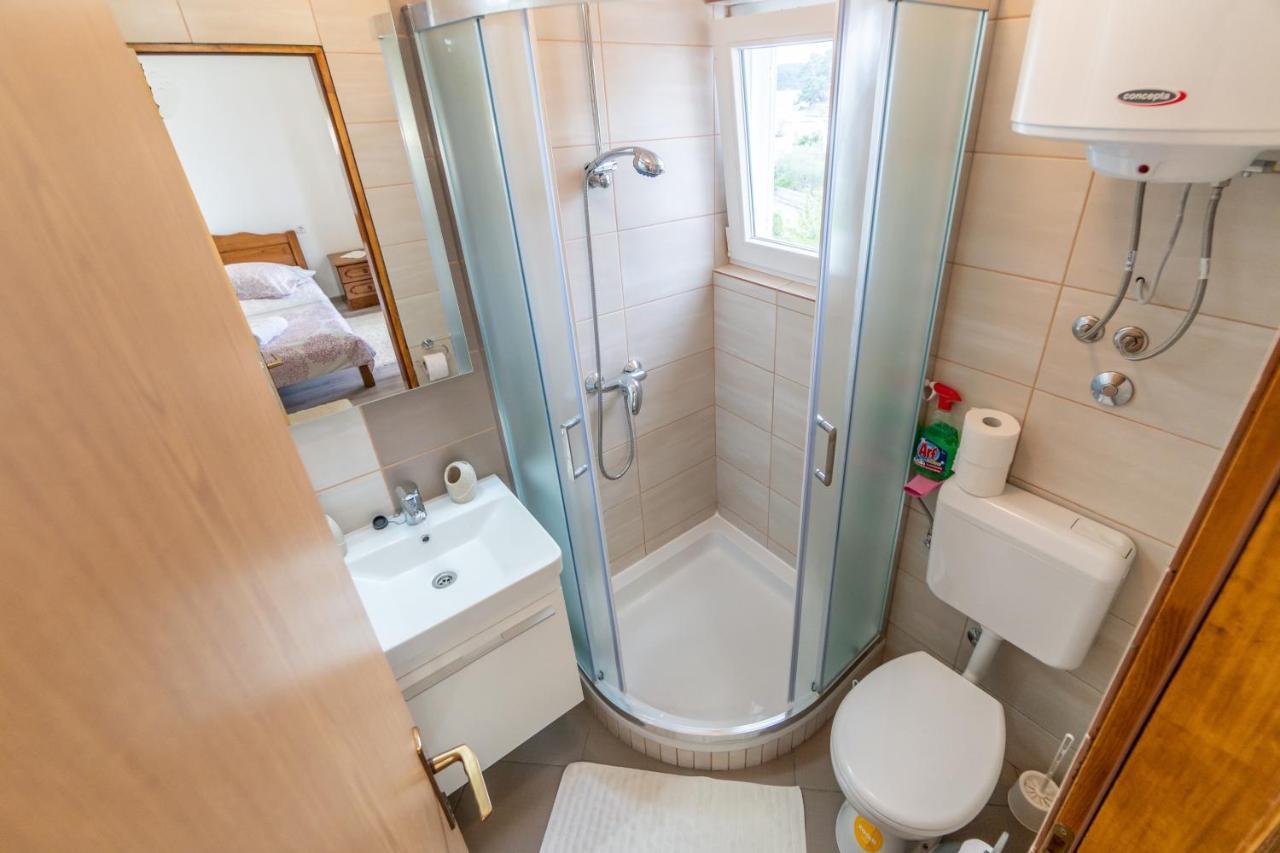 Apartments And Rooms By The Sea Palit, Rab - 5010 Exterior photo