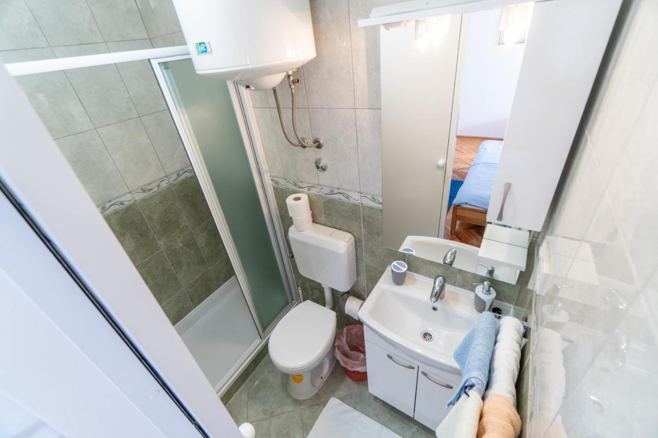Apartments And Rooms By The Sea Palit, Rab - 5010 Exterior photo