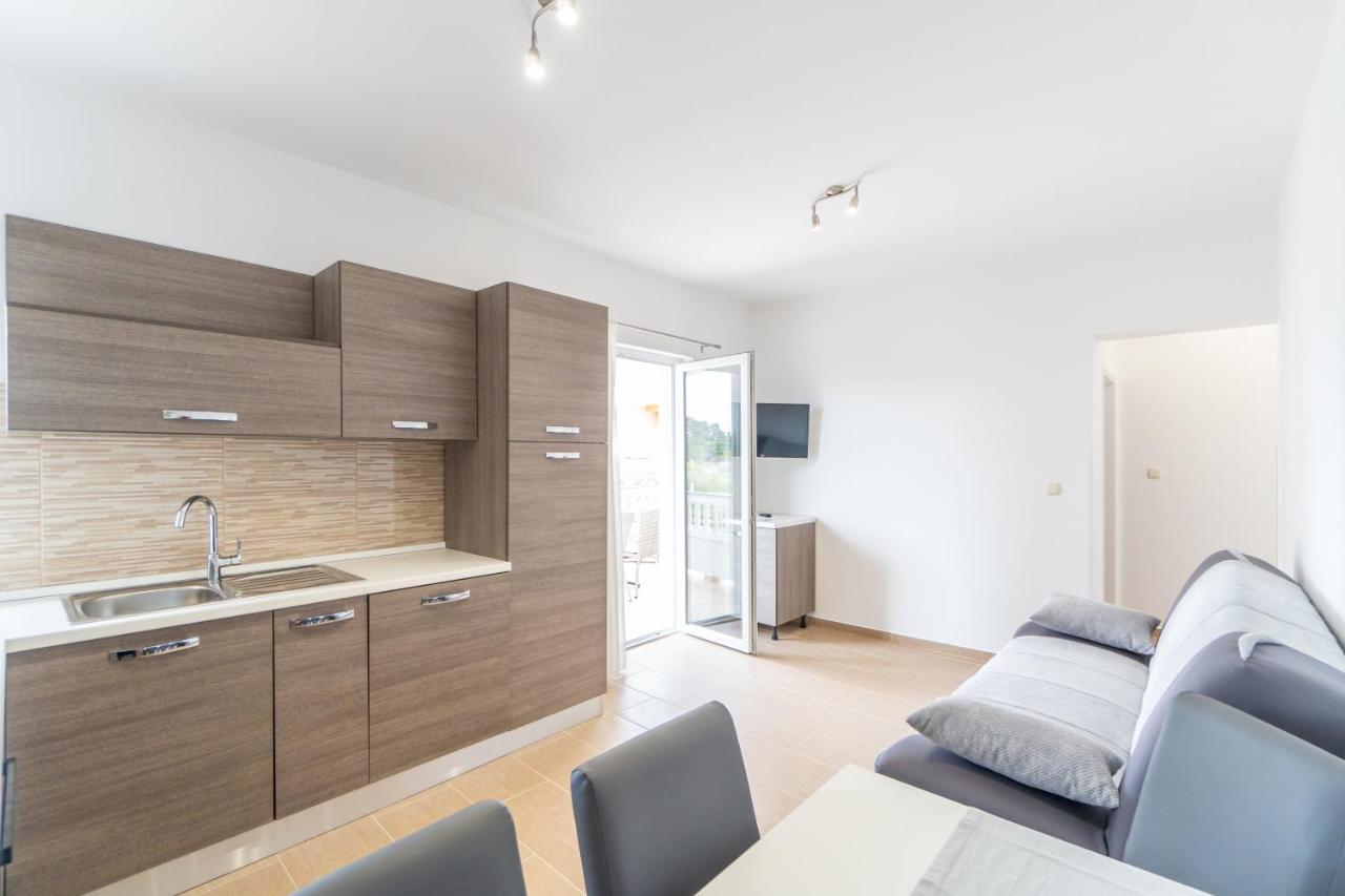 Apartments And Rooms By The Sea Palit, Rab - 5010 Exterior photo