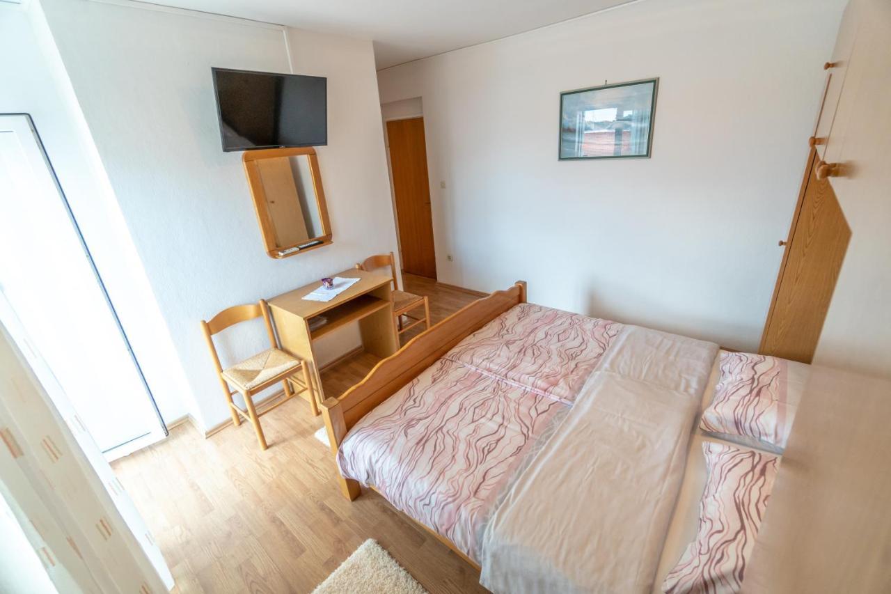 Apartments And Rooms By The Sea Palit, Rab - 5010 Room photo