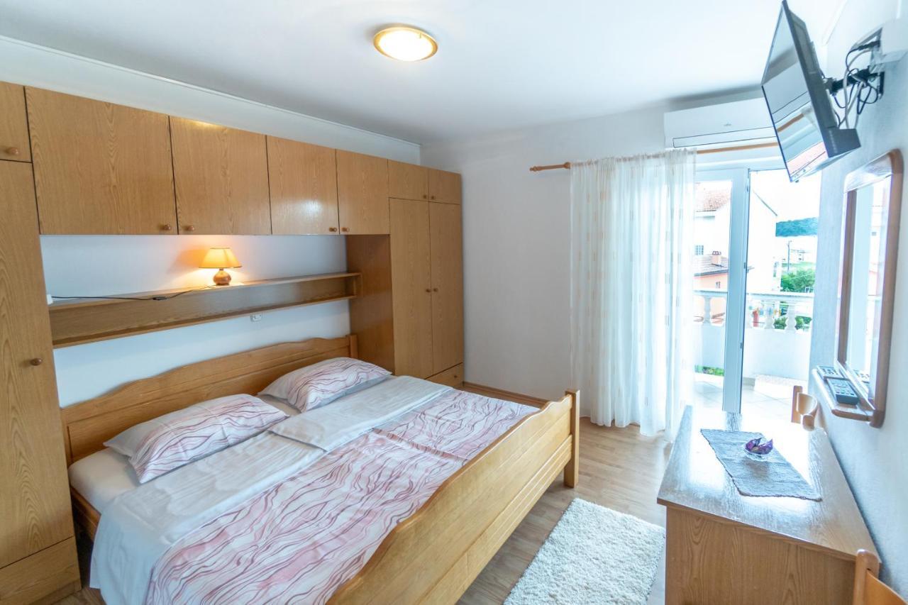Apartments And Rooms By The Sea Palit, Rab - 5010 Exterior photo