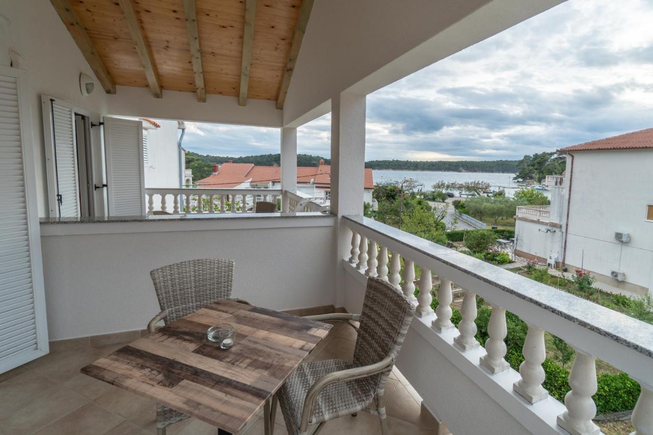Apartments And Rooms By The Sea Palit, Rab - 5010 Exterior photo