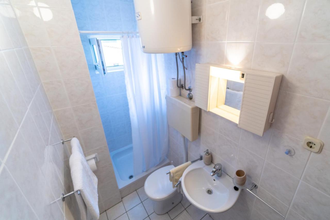 Apartments And Rooms By The Sea Palit, Rab - 5010 Exterior photo