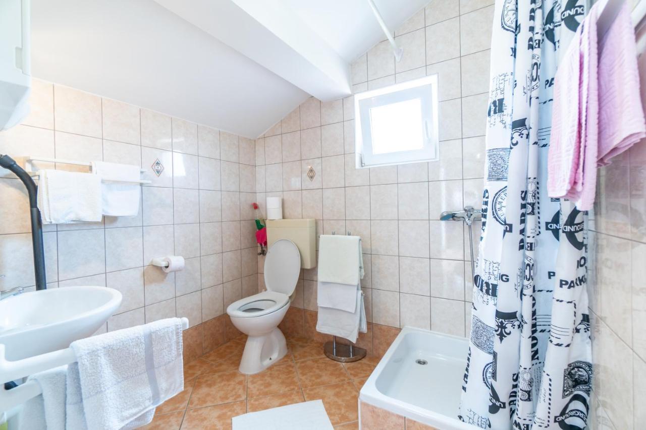 Apartments And Rooms By The Sea Palit, Rab - 5010 Exterior photo