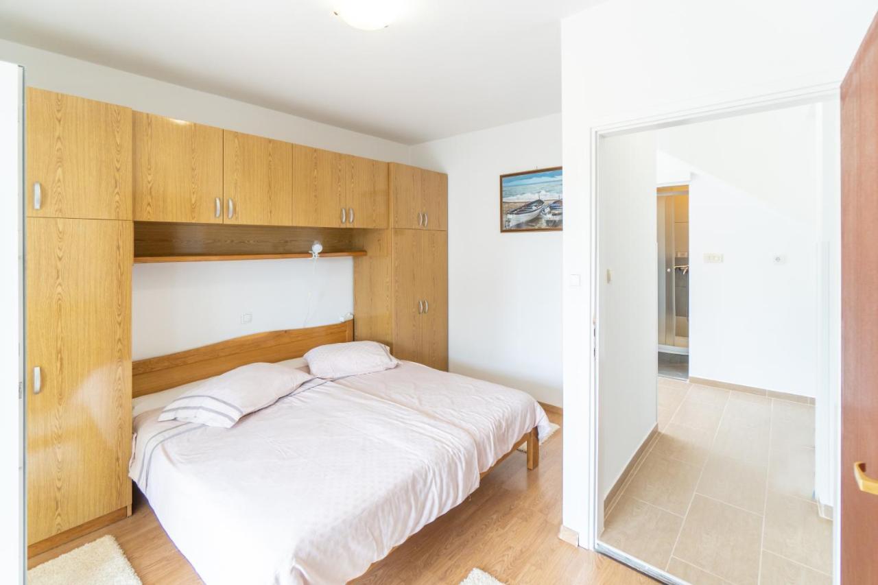 Apartments And Rooms By The Sea Palit, Rab - 5010 Exterior photo
