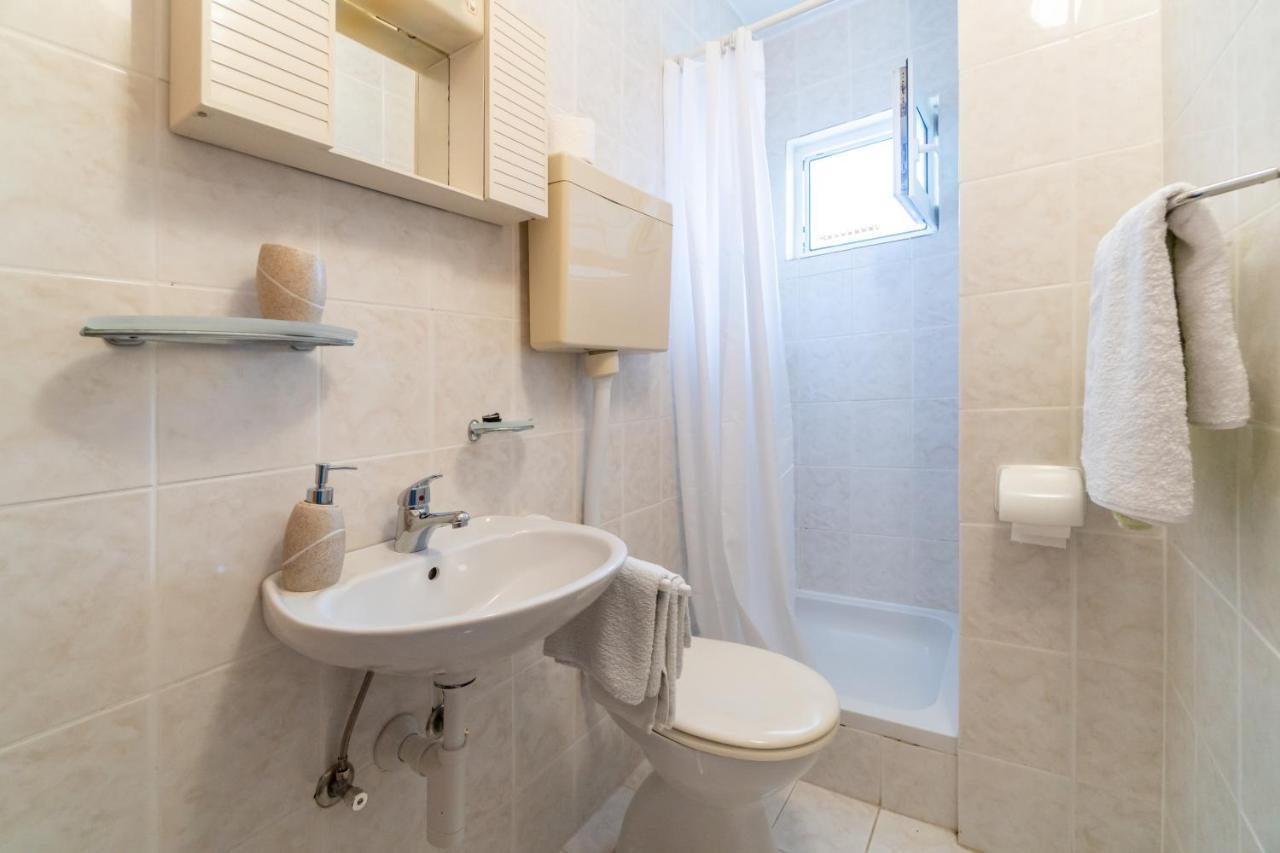 Apartments And Rooms By The Sea Palit, Rab - 5010 Exterior photo