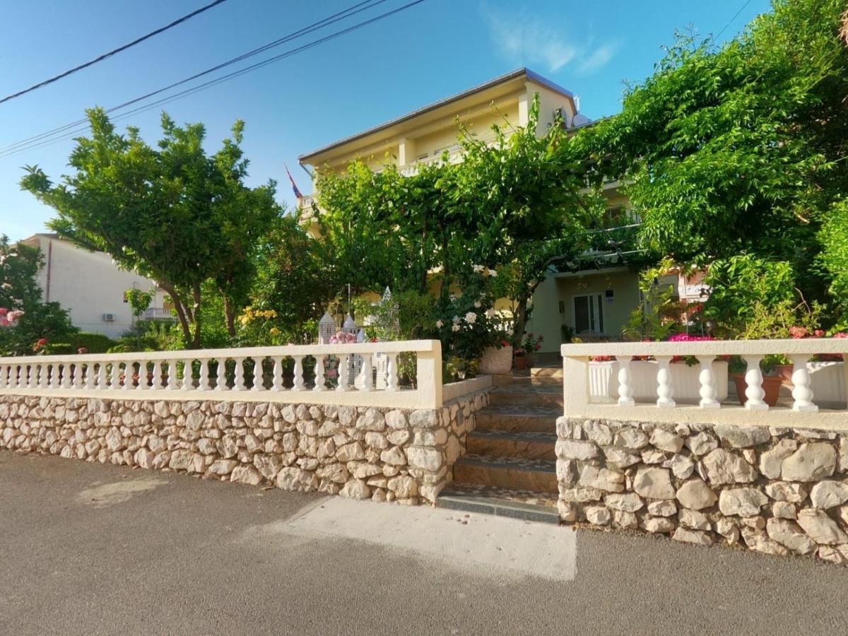 Apartments And Rooms By The Sea Palit, Rab - 5010 Exterior photo