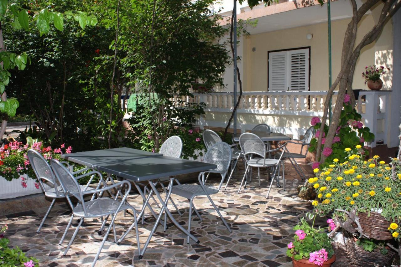 Apartments And Rooms By The Sea Palit, Rab - 5010 Exterior photo