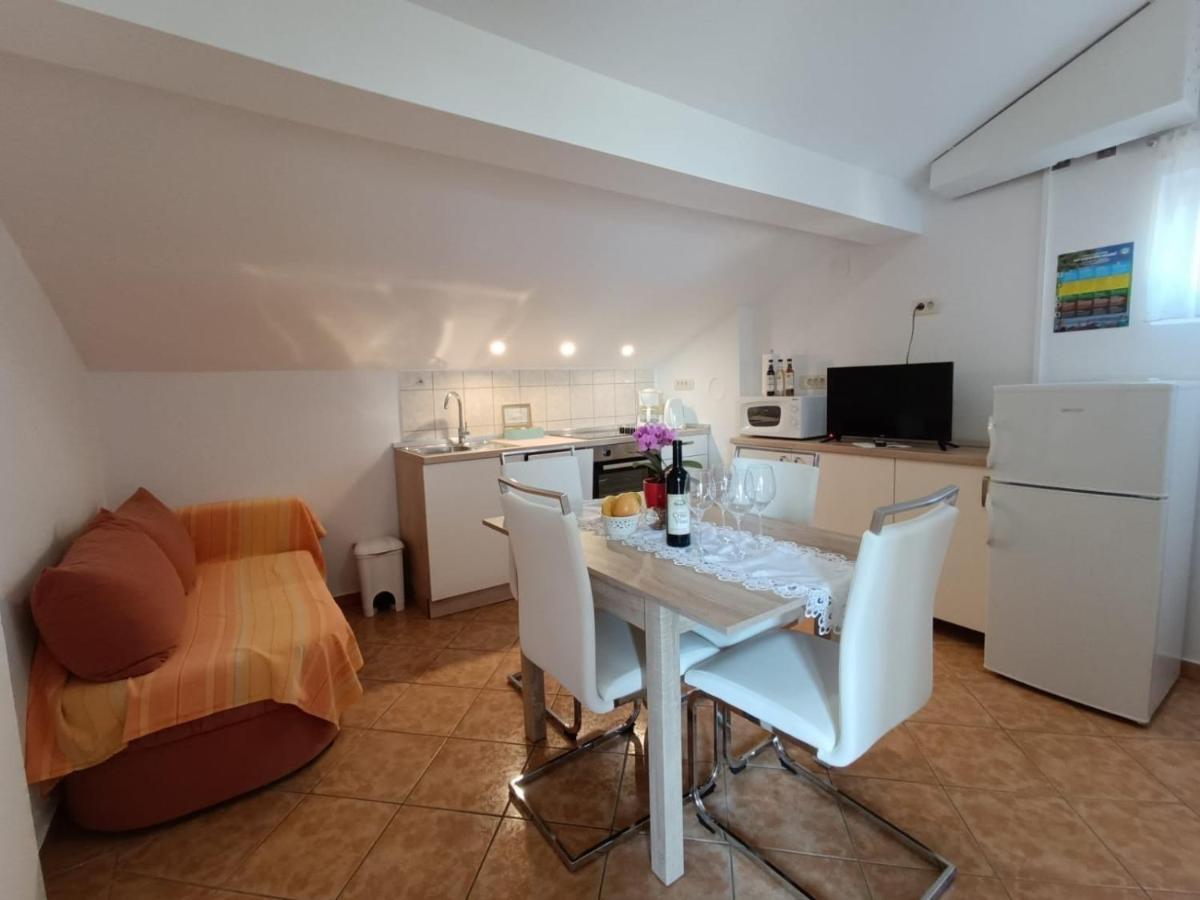 Apartments And Rooms By The Sea Palit, Rab - 5010 Exterior photo