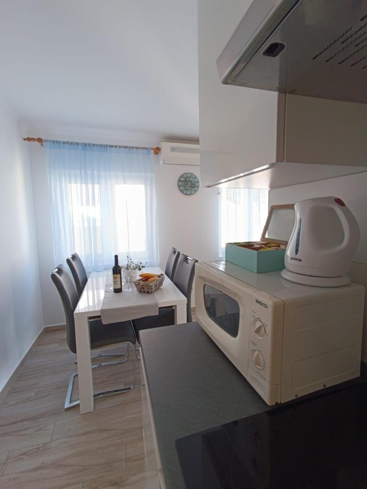 Apartments And Rooms By The Sea Palit, Rab - 5010 Room photo