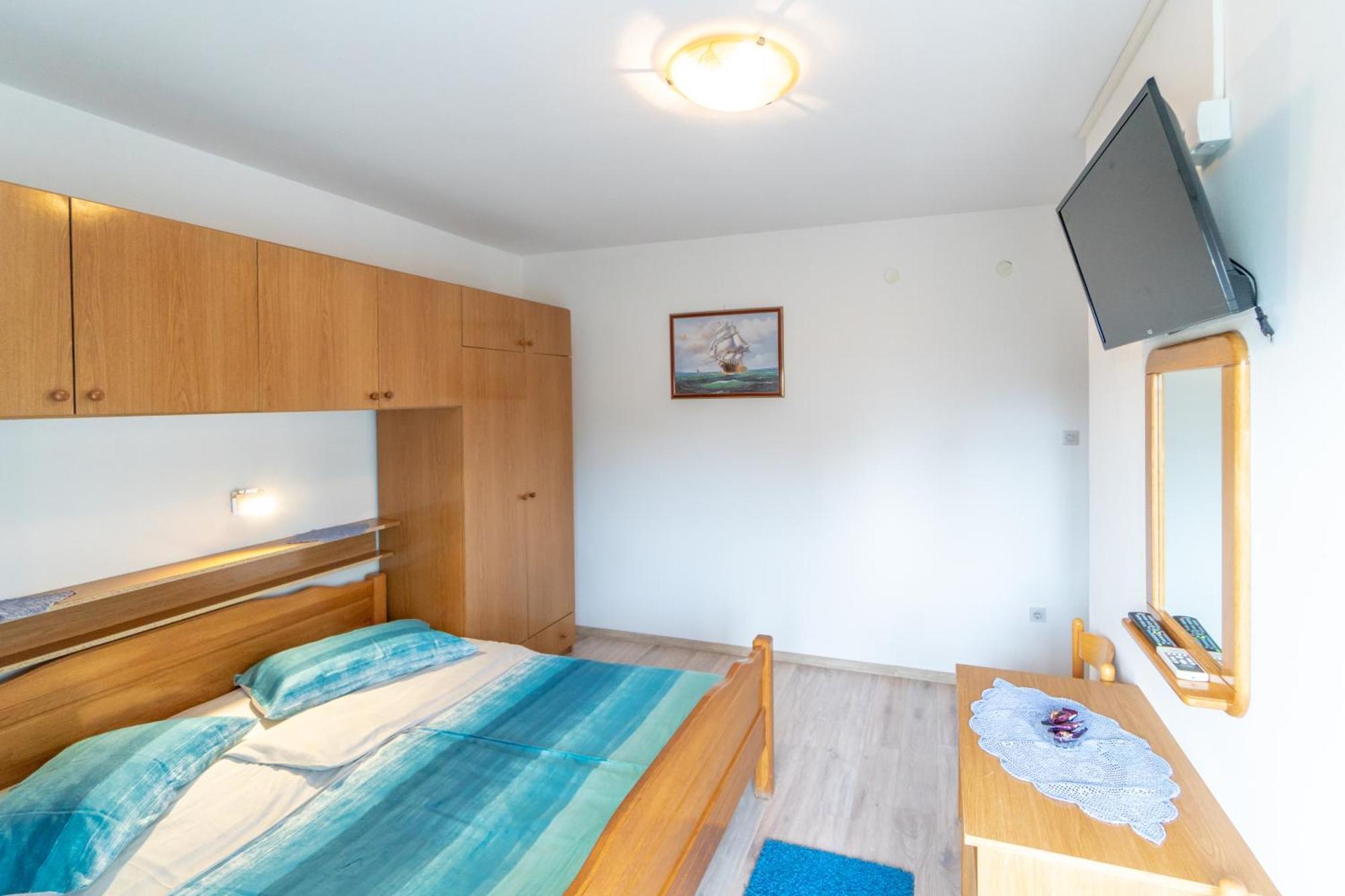 Apartments And Rooms By The Sea Palit, Rab - 5010 Room photo
